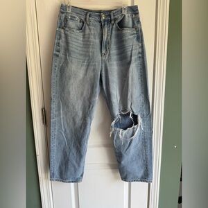 American Eagle size 8 90’s boyfriend jeans‎ light